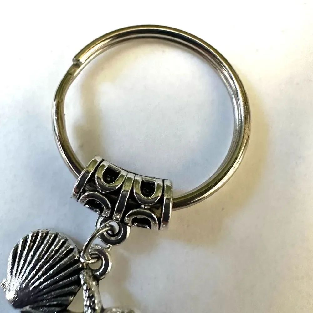 Mermaid charm keychain - Picture 8 of 8